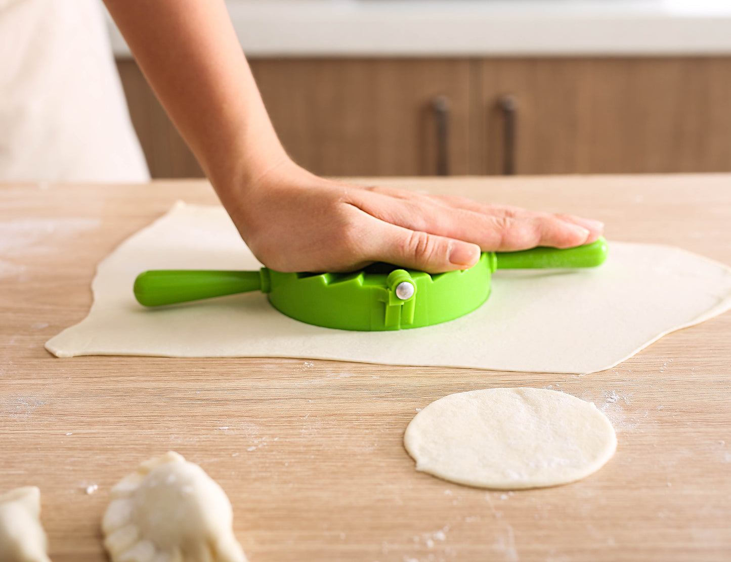 URITORIA 4-Piece Dough Mold Set-Meat-pie, Empanada, Jamaican beef patties, Dumplings, Ravioli, Calzones Press maker.